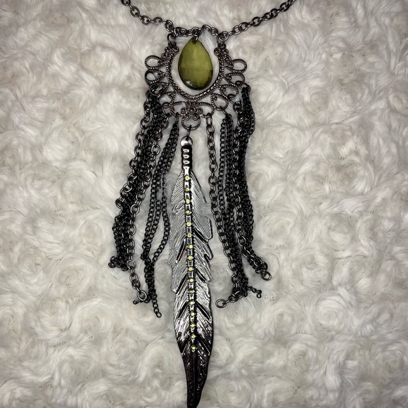 Chandelier Style Chain Necklace Unmarked Green Hanging Center Gem Metal & Chain - Picture 3 of 3